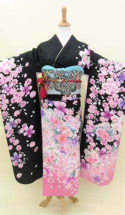 成人式　正絹振袖フルセット「黒地に明るい桜々 振袖」