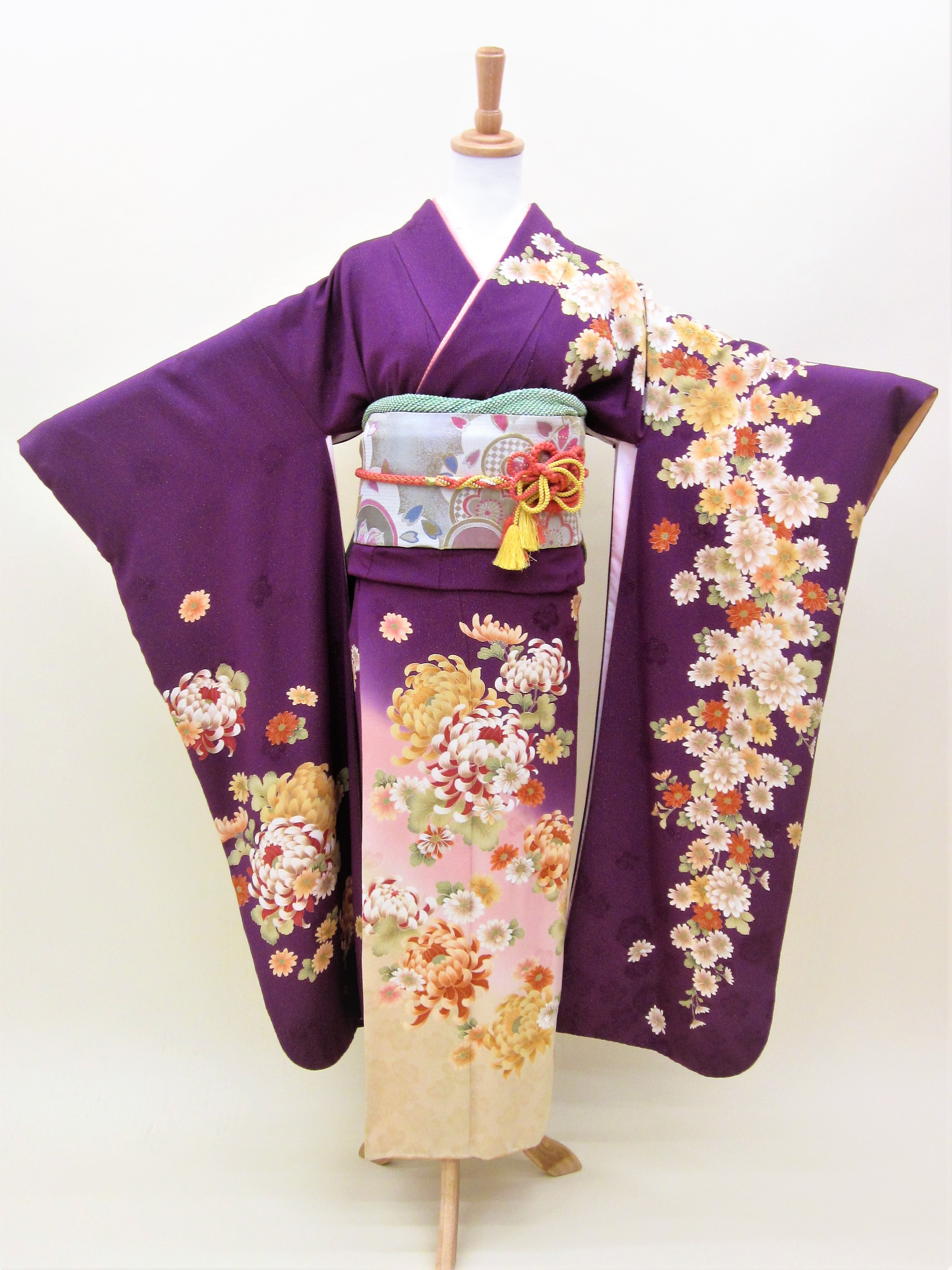成人式　正絹振袖フルセット「紫地にオシャレな花々 振袖」