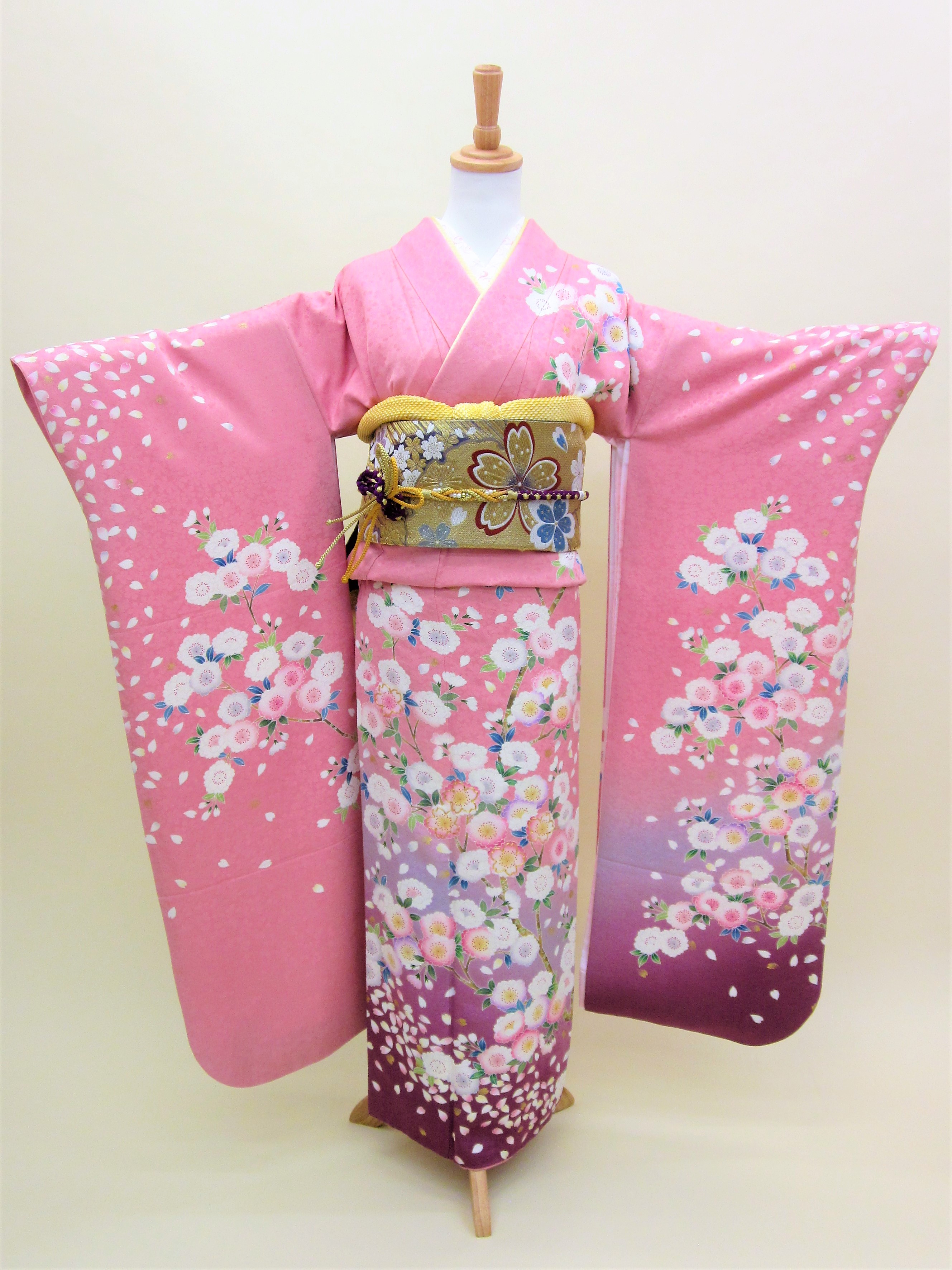 成人式　正絹振袖フルセット「ピンク地に明るい花々 振袖」