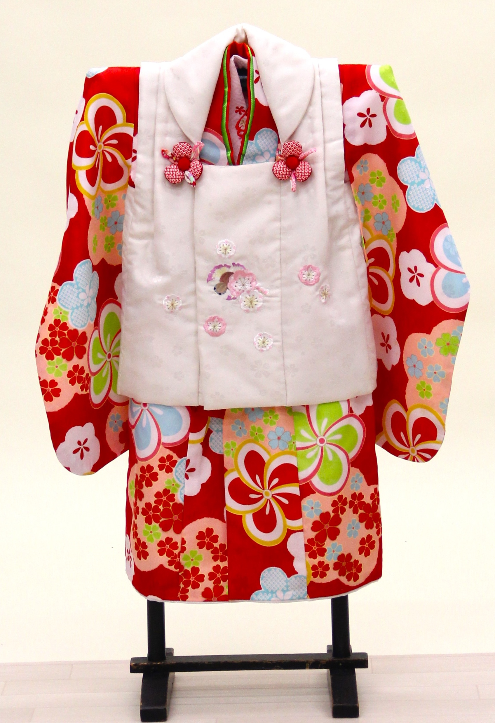 3歳女児 被布フルセット「赤地に明るい花々」